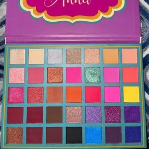 Beauty Creations eyeshadow palette ANNA